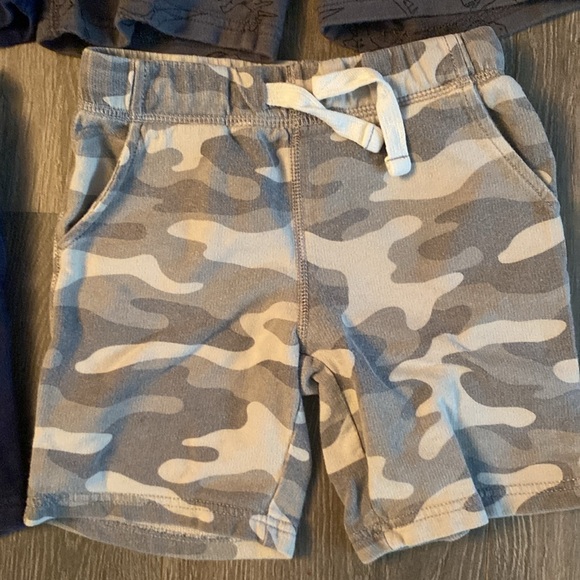 Bundle of 4 boys shorts - Picture 2 of 10